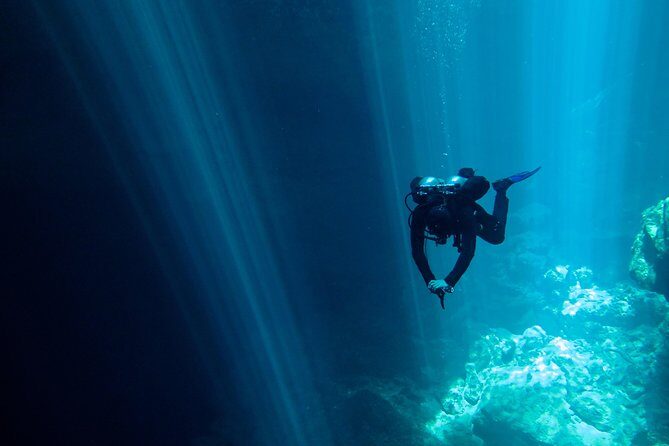 2 cenote divings (including one deep diving) for advanced divers in Tulum - Stop 2: The Pit deep portion (about 25 meters) and the light you can’t fake