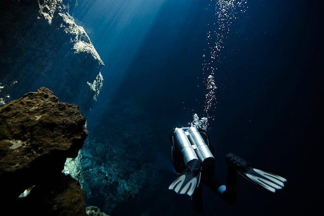 2 cenote divings (including one deep diving) for advanced divers in Tulum - Stop 3: Dos Ojos with limestone formations, bats, and underwater light plays