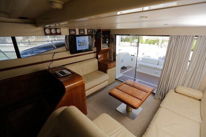 4 Hour - 47' Azimut, Tulum, Playa del Carmen, Riviera Maya - A private 47-foot Azimut charter in the Riviera Maya: the four-hour layout