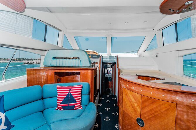 4 Hour 50' Azimut Yacht All-Inclusive in Tulum & Playa del Carmen - A quick reality check: private does not mean immune to human moments
