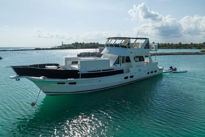 4 Hour - 72' Bruce Roberts, Tulum, Playa del Carmen, Riviera Maya - Where you board: H2OH Plaza by the Puerto Aventuras school
