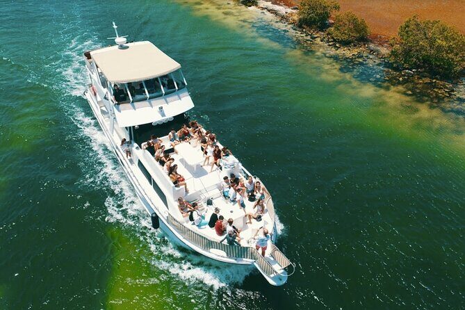 4 Hour - 72' Bruce Roberts, Tulum, Playa del Carmen, Riviera Maya - The 2-hour sail: karaoke, lunch, and an open-bar schedule