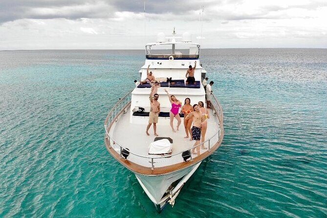 4 Hour - 80' Burger, Tulum, Playa del Carmen, Riviera Maya - Food and drinks: why the lunch matters on a boat day