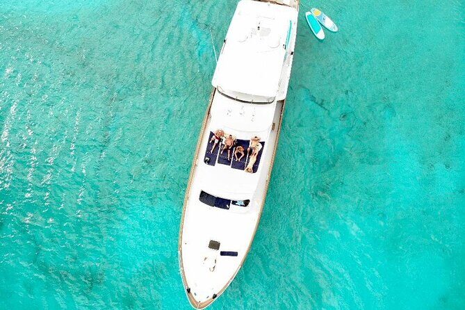 4 Hour - 80' Burger, Tulum, Playa del Carmen, Riviera Maya - Karaoke on the water: the surprisingly good part