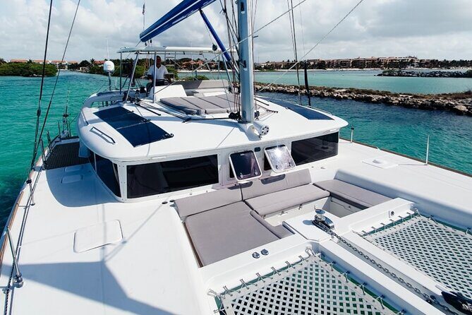 4 Hours Exclusive 45' Lagoon Catamaran Experience - Food and Drinks: Premium Open Bar Plus Real Snacks