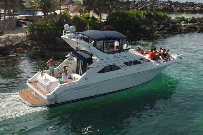 4 hours snorkel & beach tour - Private Yacht 47 ft - Lunch and Drinks: Open Bar + Fresh Food Right When You’re Hungry