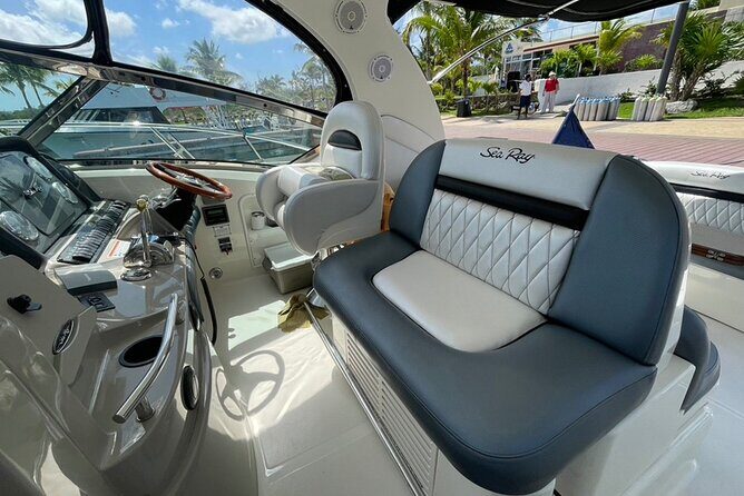 5-Hour Private 40' Yacht 2-Stop Tour to In-Ha reef with Food, Drinks & Snorkel - Food on the water: why the meal here tends to feel like the point