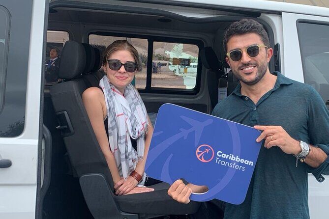 Airport Shuttle to Cancun and Hotel Zone - Key points that matter before you land
