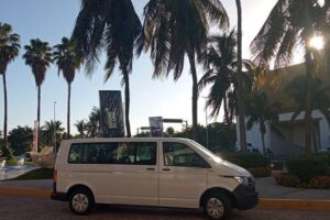Cancun Airport to Playa del Carmen Roundtrip Private Transfer - Flight tracking and communication that actually helps during delays