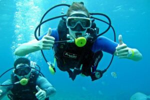 Chankanaab Cozumel Scuba Diving - Gear checks and instruction: how the team keeps it calm