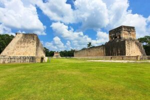 Chichen Itza Gastronomic, Valladolid and Cenote Extremo - Chichén Itzá first: ruins, crowd flow, and shopping limits