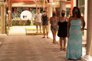 Cozumel Private Jeep Tour with Snorkeling Experience and Lunch - East-side beaches at Chen Rio: the kiddie-pool trick