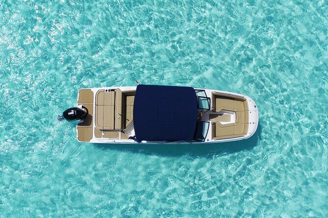 Deluxe Private Boats - 27 ft Sea Ray - A 27 ft Sea Ray outing feels more personal from minute one
