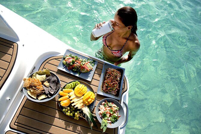 Deluxe Private Boats - 27 ft Sea Ray - Lunch and open bar: where the value really shows