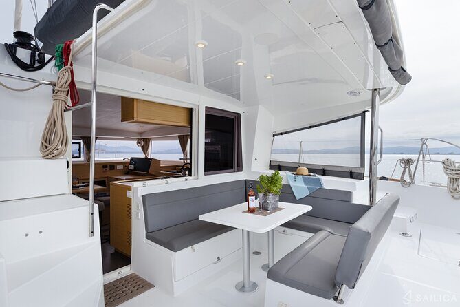 Deluxe Private Boats - 40 ft Catamaran - Cruising Toward San Miguel de Cozumel: The Sail Part You Feel