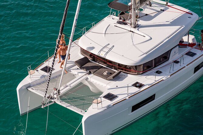 Deluxe Private Boats - 40 ft Catamaran - Drinks, Lunch, and Snacks: Where the Value Really Shows
