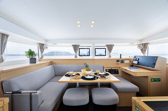 Deluxe Private Boats - 40 ft Catamaran - Picking North vs South: The Captain’s Shortcut to a Better Day