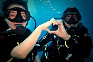 Discover Scuba Diving in Cozumel Paradise Reef - How the Discover Scuba setup keeps things simple (PADI video + gear fitting)