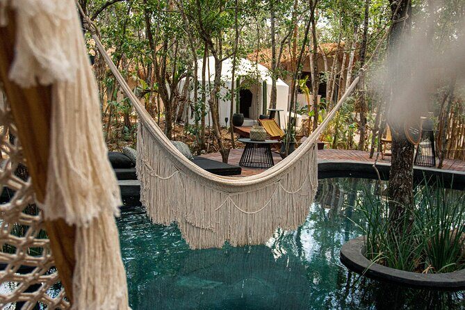 Floating breakfast in The Yellow Nest (near Dos Ojos cenote) - Food expectations: delicious for many, but check your preferences