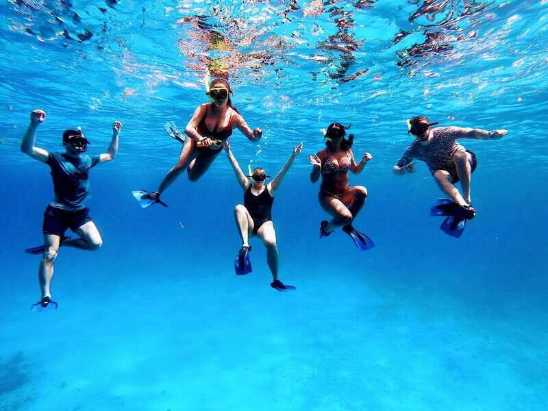 From Cozumel: 3 Reefs Boat Tour with Drinks and Snorkeling - Stop 2 around Columbia reef: starfish on sand and easy scanning