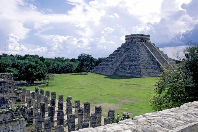 Full day Chichén Itzá Tour from Cancún and Riviera Maya - The Chichén Itzá Guide Moment: What 2 Hours Usually Feels Like