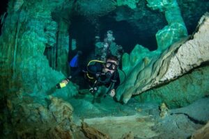 Go for 2 dives in cenote Dos ojos for certified divers - The 8:30 am plan and how transport works