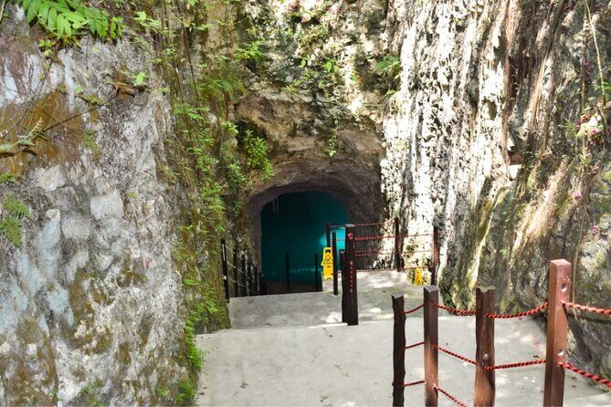 Guided Tour to Chichen Itza Cenote and Valladolid - Lunch, drinks, and the moment everyone starts buying things