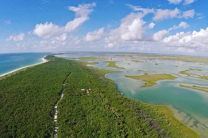 Half-Day Tour Discovering Sian Ka´an with Lunch - Small-group guides and captains: how you get less crowded wildlife time