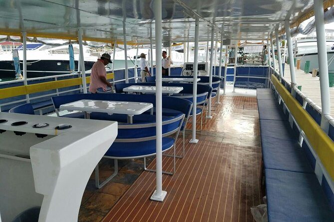 Isla Mujeres Unlimited! Fun & Party with transportation - Music and crowd energy: fun factor versus your personal volume level