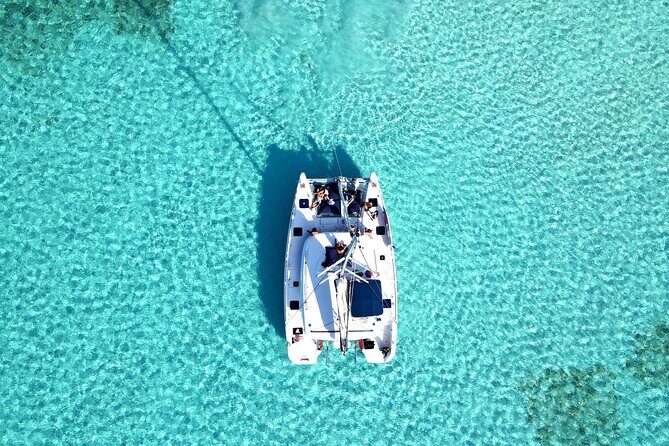 Lagoon 39ft Private Catamaran 5hr - El Cielo Full Experience - Snacks, lunch, and the top-shelf bar: why it changes the vibe
