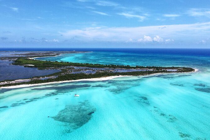 Lagoon 39ft Private Catamaran 5hr - El Cielo Full Experience - The crew makes or breaks a private day