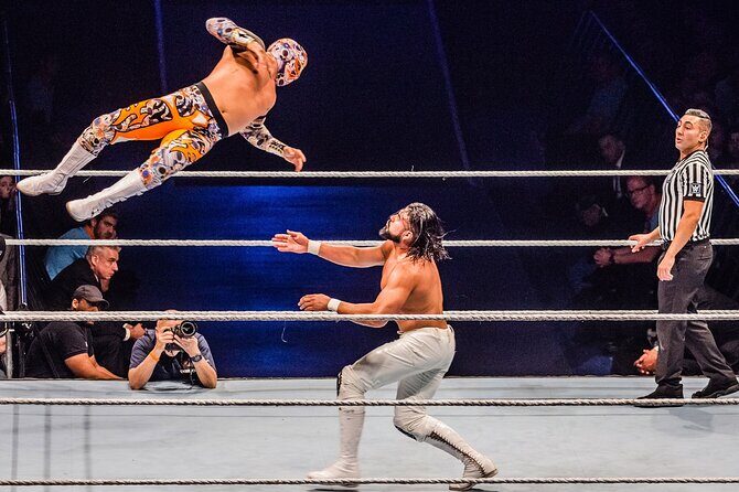 Legendary Mexican Lucha Libre Experience in Cozumel Meet andGreet - Getting From Your Cruise Port to Barriecito: Walk or Taxi