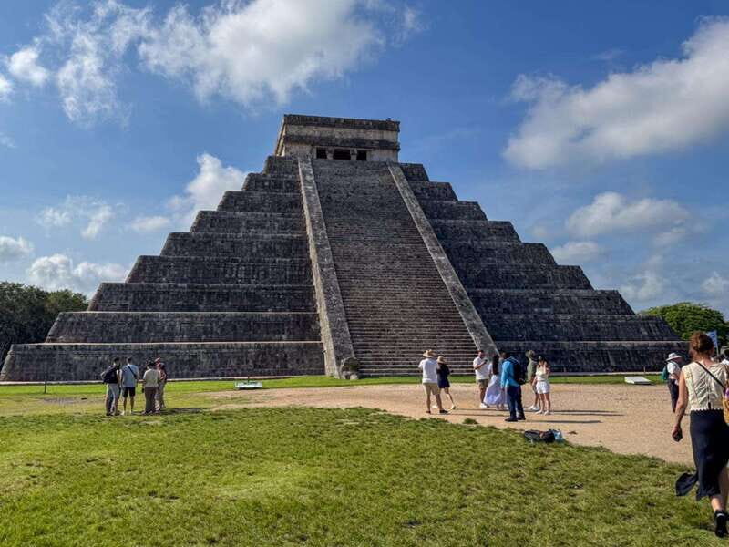 Playa del Carmen: Chichen Itza, Valladolid, Cenote & Buffet - Valladolid’s Quick Hit: Colonial Streets, Shopping, and Walk Time