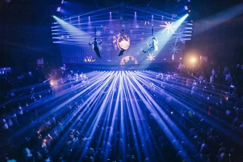 Playa del Carmen: Coco Bongo Nightclub Experience - The Shows: Acrobatics, Tribute Music, and the Confetti Factor