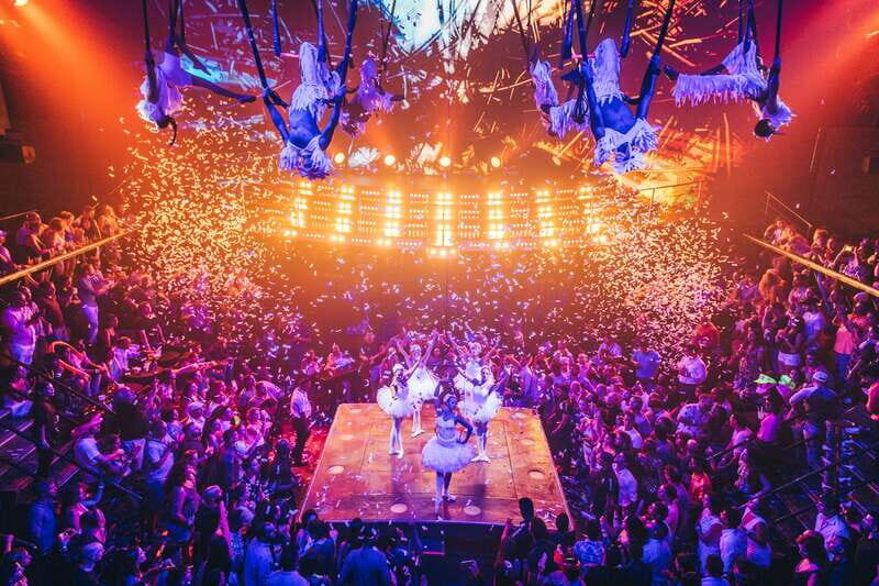 Playa del Carmen: Coco Bongo Nightclub Experience - Your Ticket Tiers: Drink, Snacks, Seating, and What Changes
