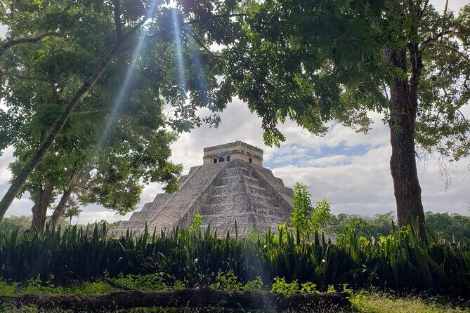 Private Chichen Itza, Cenote and Valladolid Tour with Lunch - The 7:00 am push into Chichén Itzá (Temple of Kukulkan)