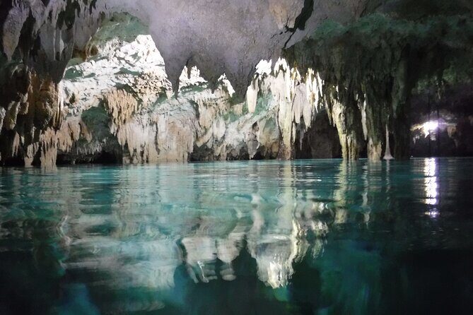 Private Dream Underground World (Off the beaten path Cenote cavernous exploring) - Parque Dos Ojos: what makes this underground world special