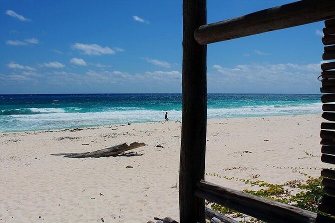 Private Jeep Tour in Cozumel - San Miguel de Cozumel: church, clock tower, and souvenir time (about 30 minutes)