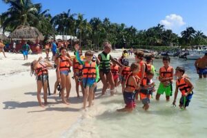 Private Responsible Experience with Turtles (groups of 3 plus) - The 2 Hours 45 Minutes Plan: Turtle Lessons, Seagrass Snorkeling, Beach Wrap-Up
