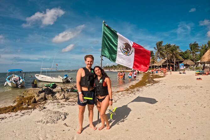 "Private snorkeling with turtles in Akumal + Photos included" - Bathrooms, showers, and lockers: the underrated win