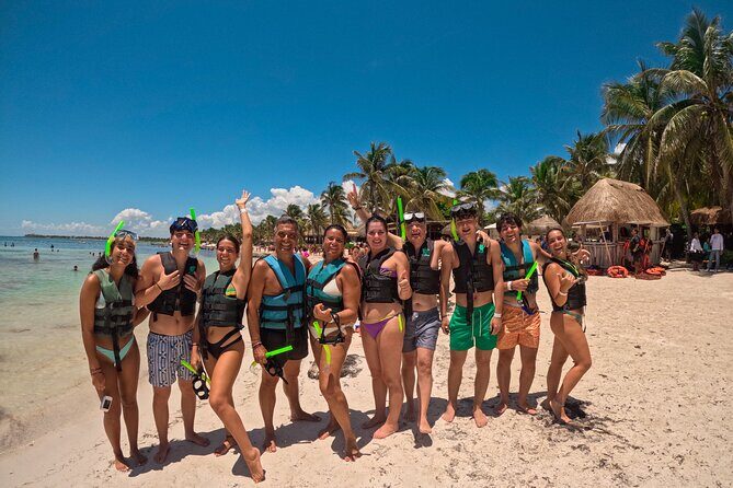 "Private snorkeling with turtles in Akumal + Photos included" - The Akumal Park entrance: why access is included