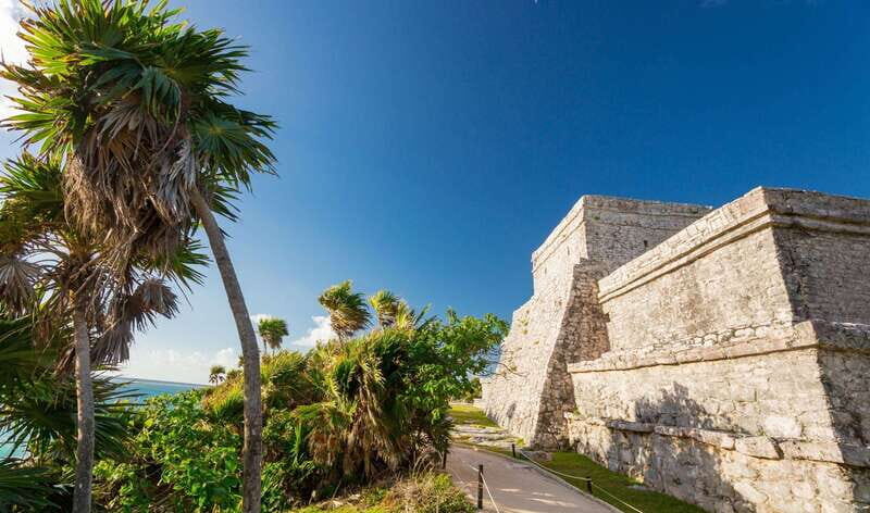 Riviera Maya: Tulum Ruins and 2 Cenotes Half-Day Tour - Photo time at El Castillo and the coastal views