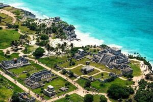 Small Group to Tulum Ruins Cenote Cave and Sea Turtles Snorkeling - Stop 1: Zona Arqueologica de Tulum and those sea views from the walls