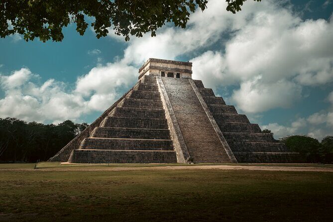 Small Group with early access to Chichen Itza, Ekbalam and Cenote - Chichen Itza, split into guided structure and photo-ready freedom
