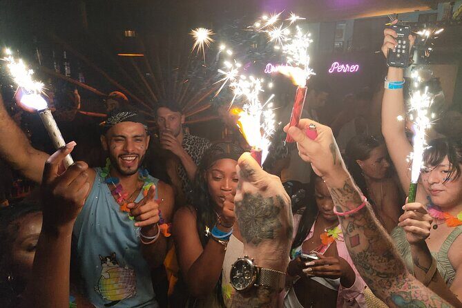Social PubCrawl Playa del Carmen - Stop 3: Santino Playa’s two-story party and the free shot timing