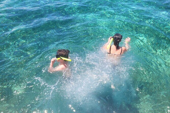Tour to Cozumel by Catamaran with Snorkeling and Buffet Lunch - Catamaran to the Reefs: Timing, Crowds, and Safety