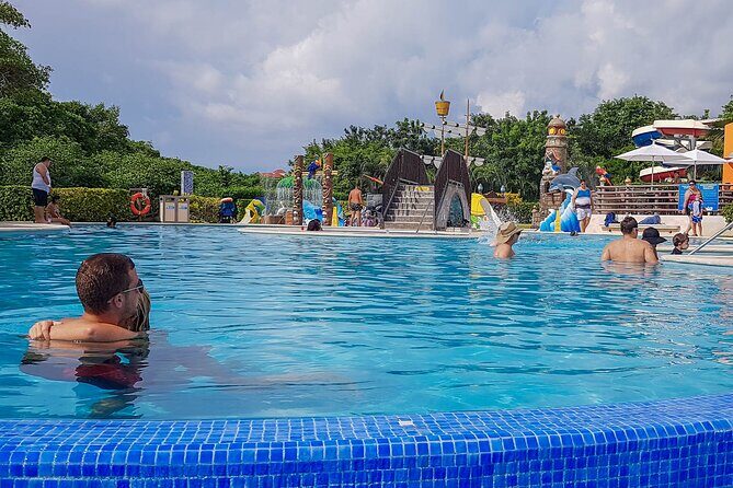 Tour to Cozumel by Catamaran with Snorkeling and Buffet Lunch - Lunch, Open Bar, and How the Food Service Works
