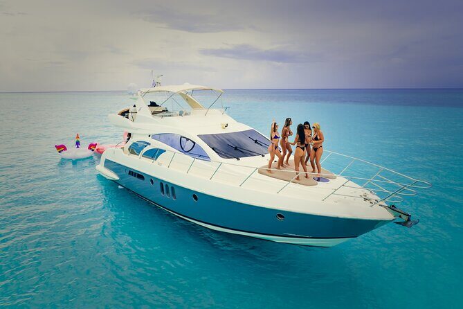 Tulum All Inclusive 4h – Luxury 58' Azimut Yacht - The crew experience: Vicky, Captain Bernardo, Chef Brenda, and the team