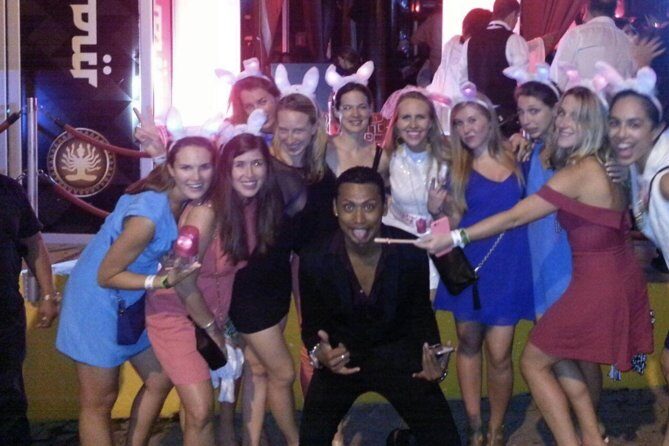 VIP Nightclub Tour in Playa del Carmen - Where the night starts: Calle 12 Norte, Quinta Avenida, at 9pm