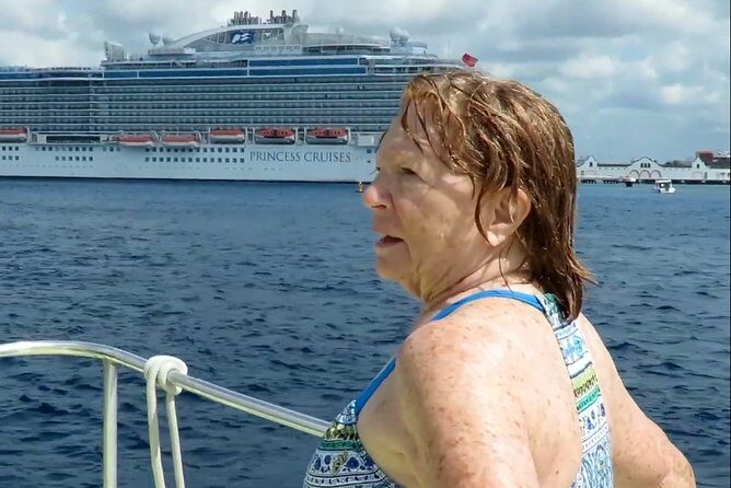 VIP Private Glass Bottom Boat and Snorkeling, 3 Reefs in Cozumel - Safety and crew style: what you can look for